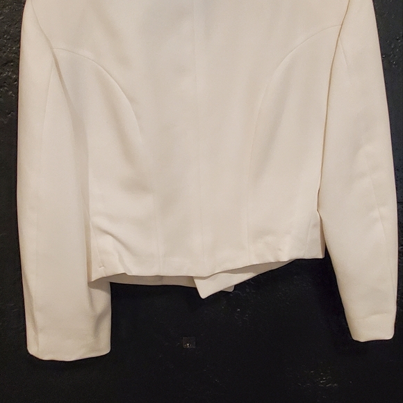 White waist length blazer - Picture 5 of 9